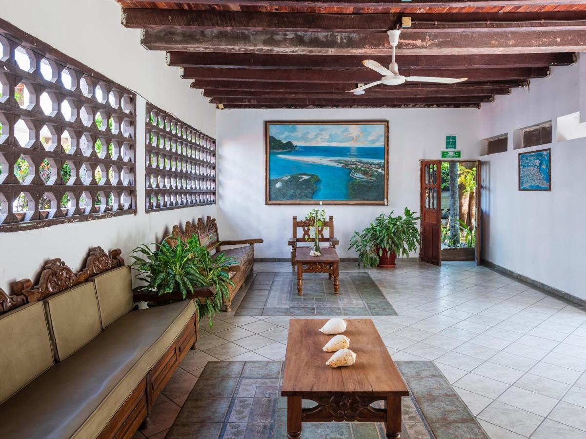 Oyo Hotel Sands Barra de Navidad Luaran gambar